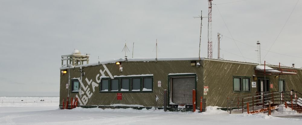 Canadian North Airlines YUX Terminal – Hall Beach Airport